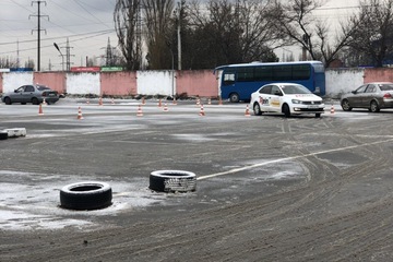 Занятия по вождению автомобилей категории "В" и "С" для групп профессии "Автомеханик".