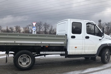 Занятия по вождению автомобилей категории "В" и "С" для групп профессии "Автомеханик".